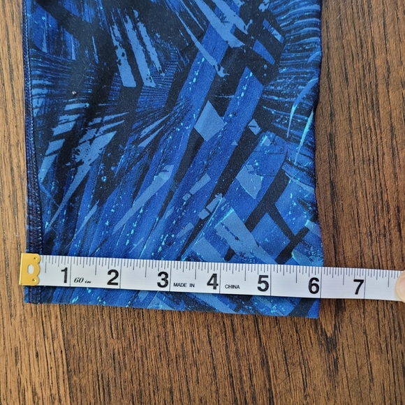 Old Navy Go Dry Active Compression Blue Palm Cropped Leggings Size Women Medium - Picture 8 of 11